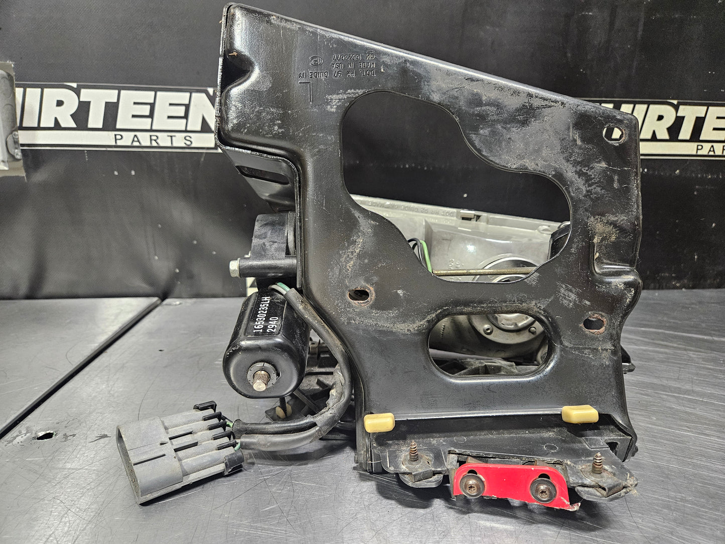 97-04 CORVETTE C5 LH DRIVER HEADLIGHT BRACKET MOTOR INCOMPLETE #N878
