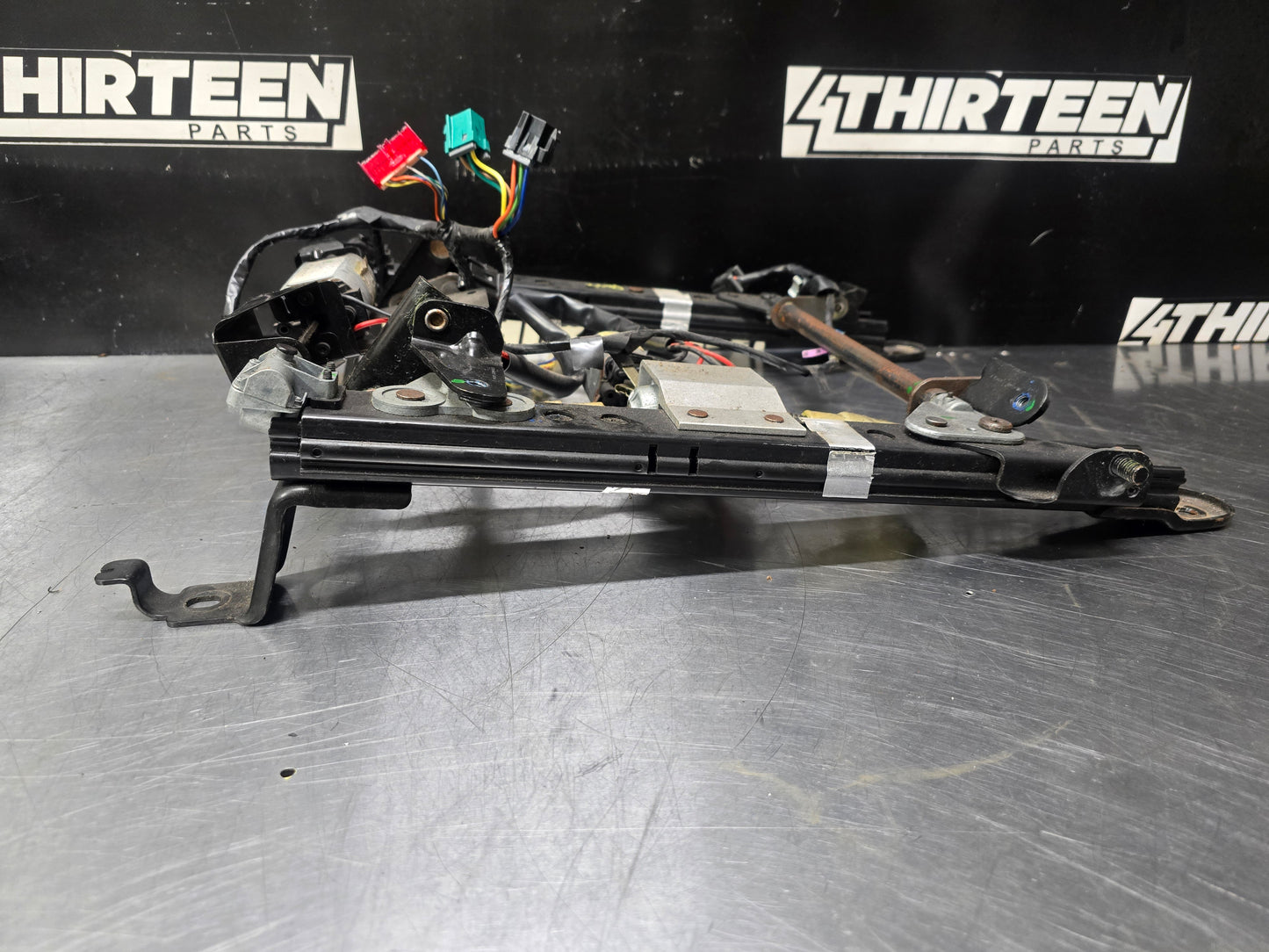 97-04 C5 CORVETTE RH PASSENGER SIDE SEAT TRACK OEM #N56