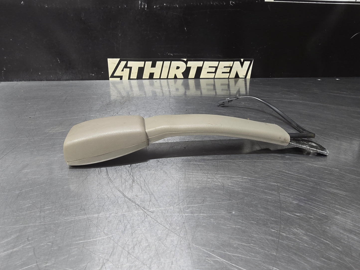 1997-2004 CORVETTE C5 LH LEFT DRIVER SEAT BELT BUCKLE OEM SHALE 88956391 #N50