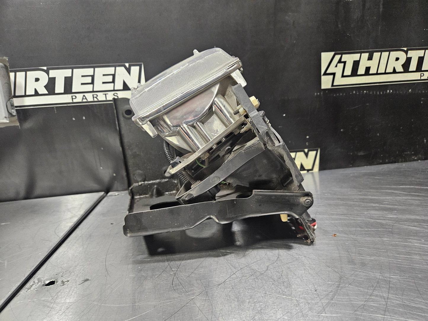 97-04 CORVETTE C5 LH DRIVER HEADLIGHT BRACKET MOTOR INCOMPLETE #N878