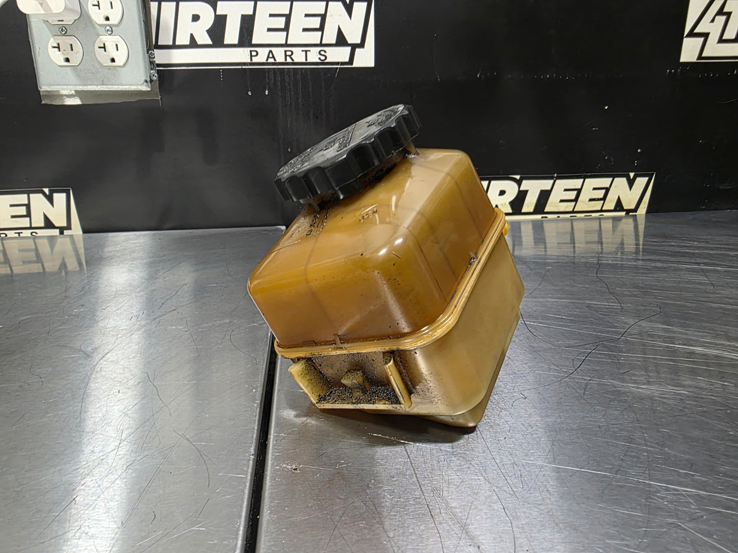 04-06 PONTIAC GTO POWER STEERING RESERVOIR OEM #N853