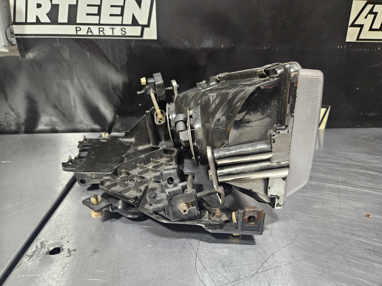 97-04 CORVETTE C5 RH PASSENGER HEADLIGHT BRACKET INCOMPLETE #N877