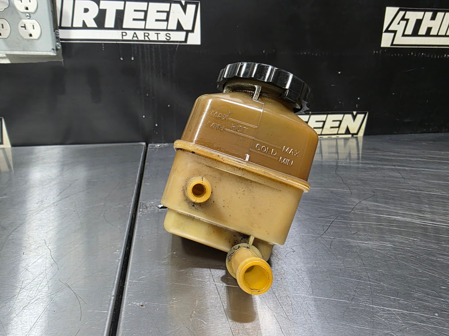 04-06 PONTIAC GTO POWER STEERING RESERVOIR OEM #N853
