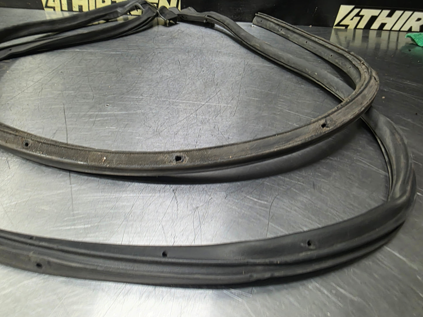 97-04 C5 CORVETTE LH DRIVER SIDE DOOR WEATHER STRIP SEAL OEM #N734