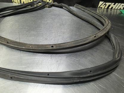 97-04 C5 CORVETTE LH DRIVER SIDE DOOR WEATHER STRIP SEAL OEM #N734