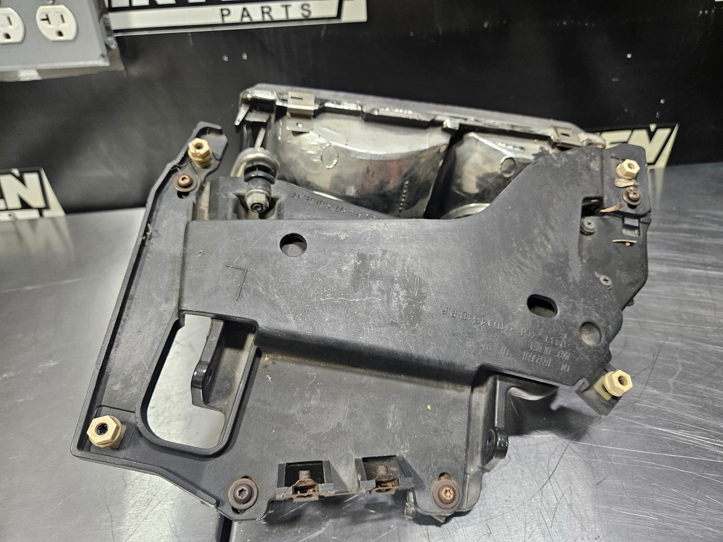97-04 CORVETTE C5 LH DRIVER HEADLIGHT BRACKET INCOMPLETE #N880
