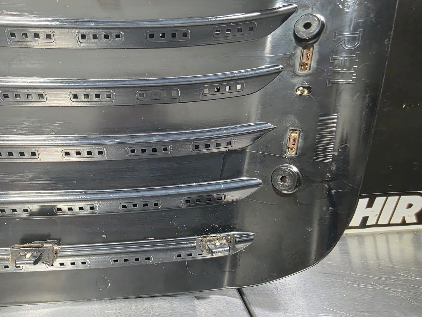 11-14 CHEVY SILVERADO 6.6L DURAMAX RH PASSENGER HOOD VENT 22753693 OEM #N786