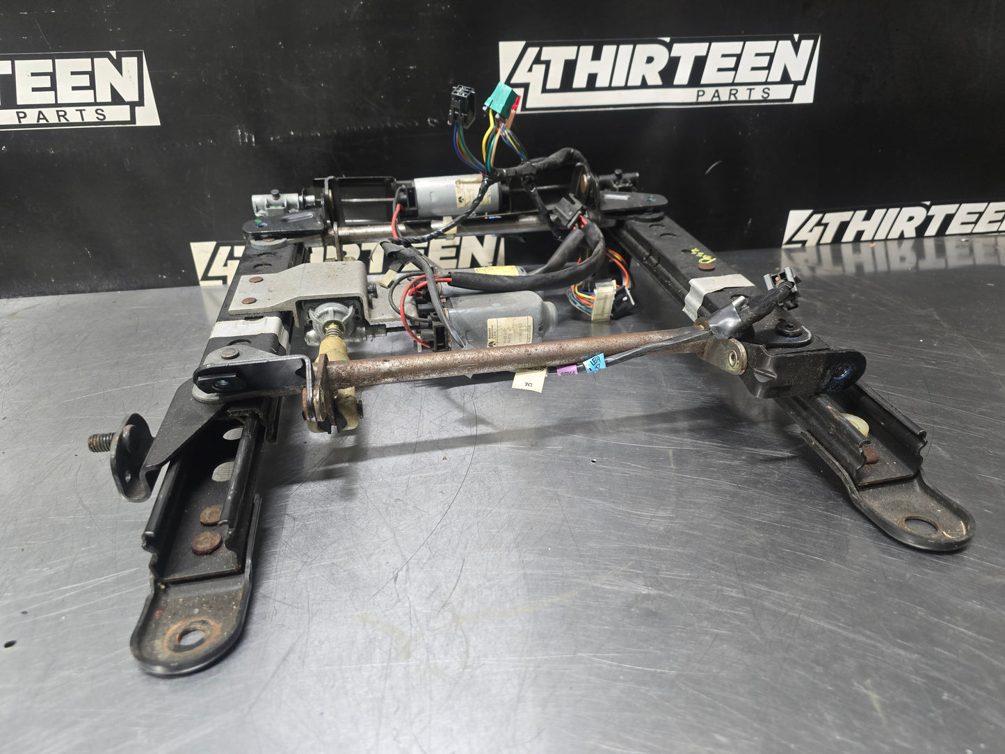97-04 C5 CORVETTE RH PASSENGER SIDE SEAT TRACK OEM #N56
