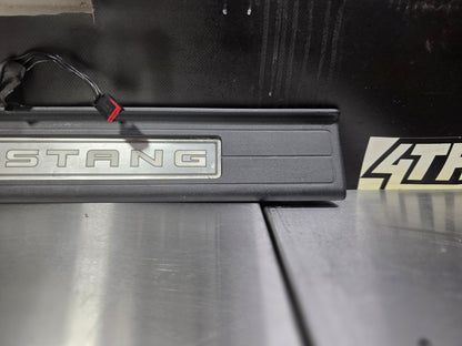 2015 FORD MUSTANG GT RH DOOR SILL TRIM FR3B-6313222-CAW OEM #N791