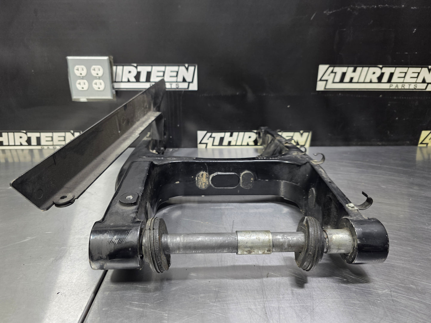 07-17 HARLEY DAVIDSON VRSCDX VROD BLCK SWING ARM OEM #N727