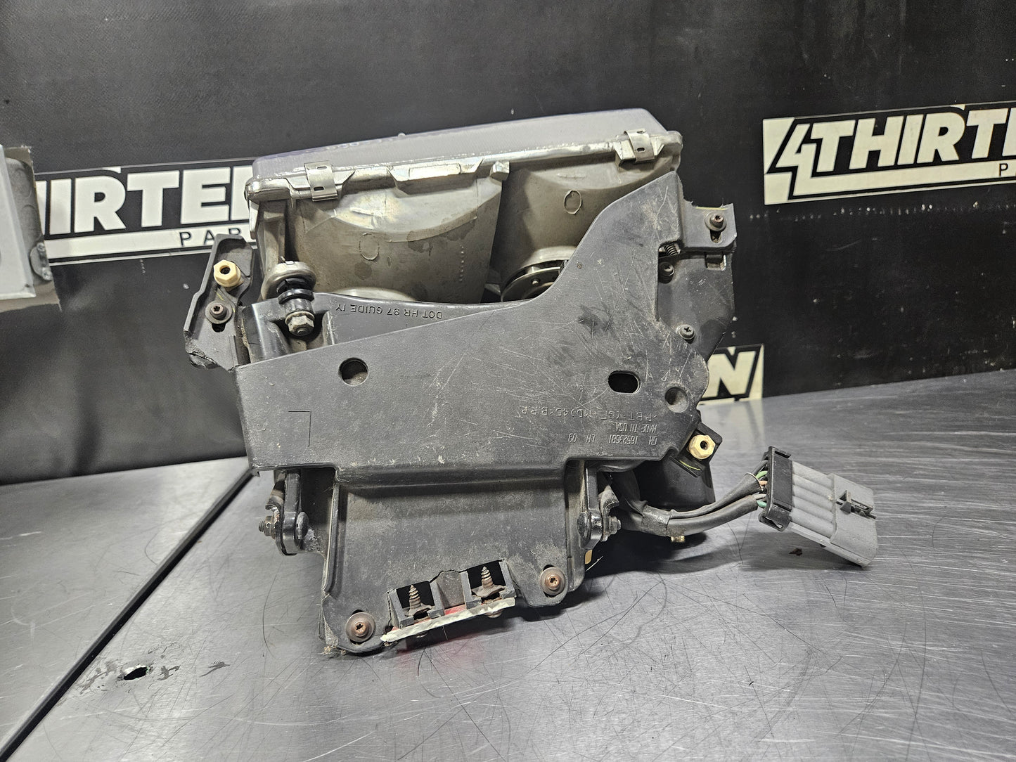 97-04 CORVETTE C5 LH DRIVER HEADLIGHT BRACKET MOTOR INCOMPLETE #N878