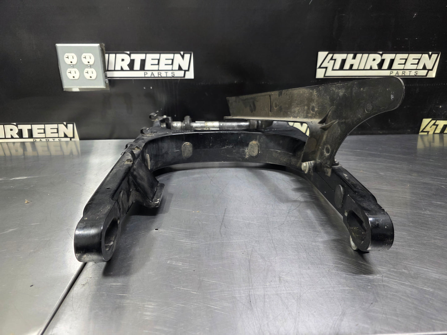 07-17 HARLEY DAVIDSON VRSCDX VROD BLCK SWING ARM OEM #N727