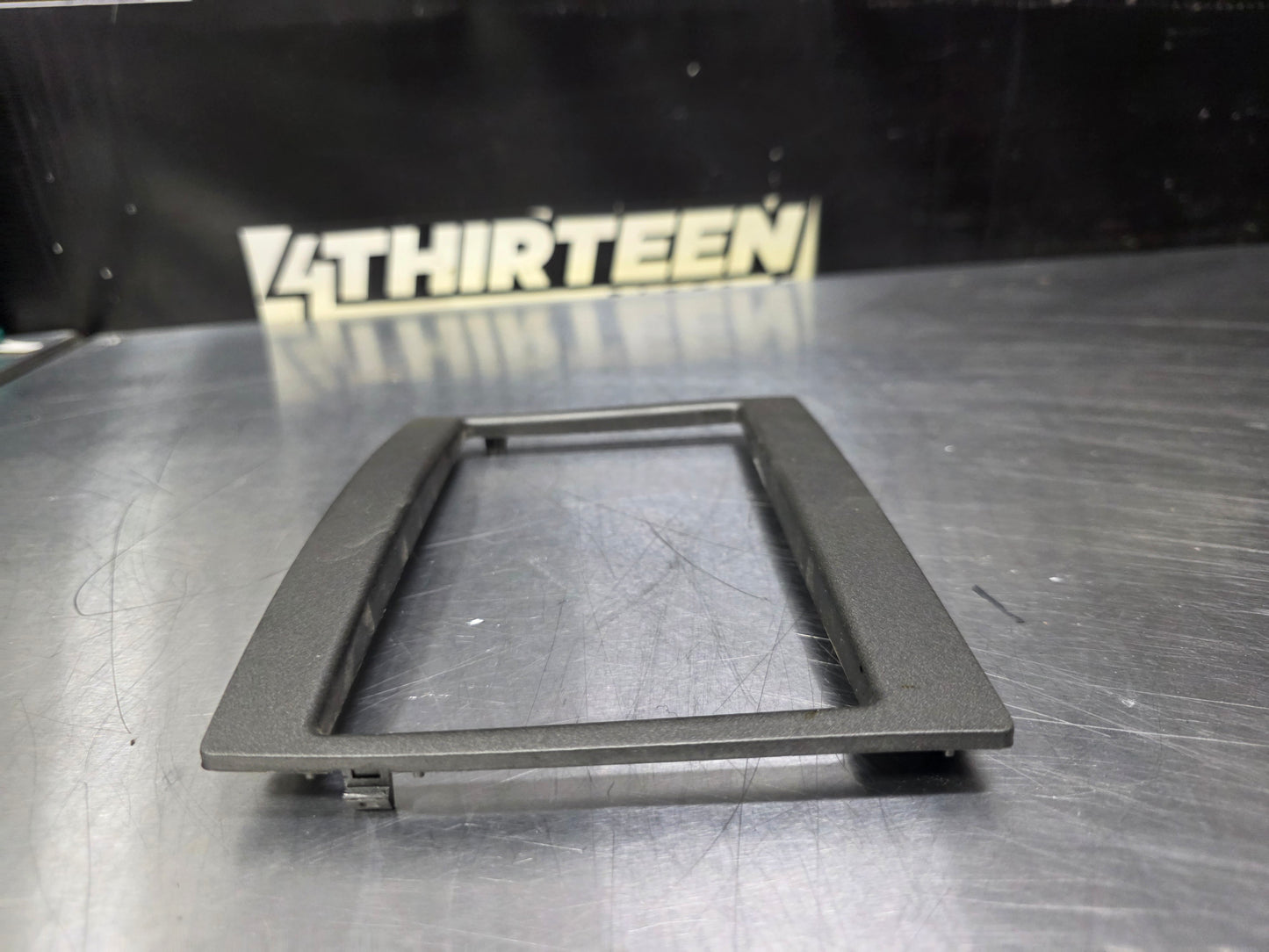 04-06 PONTIAC GTO AFTERMARKET BOSS TOUCH SCREEN RADIO W/ TRIM #N833