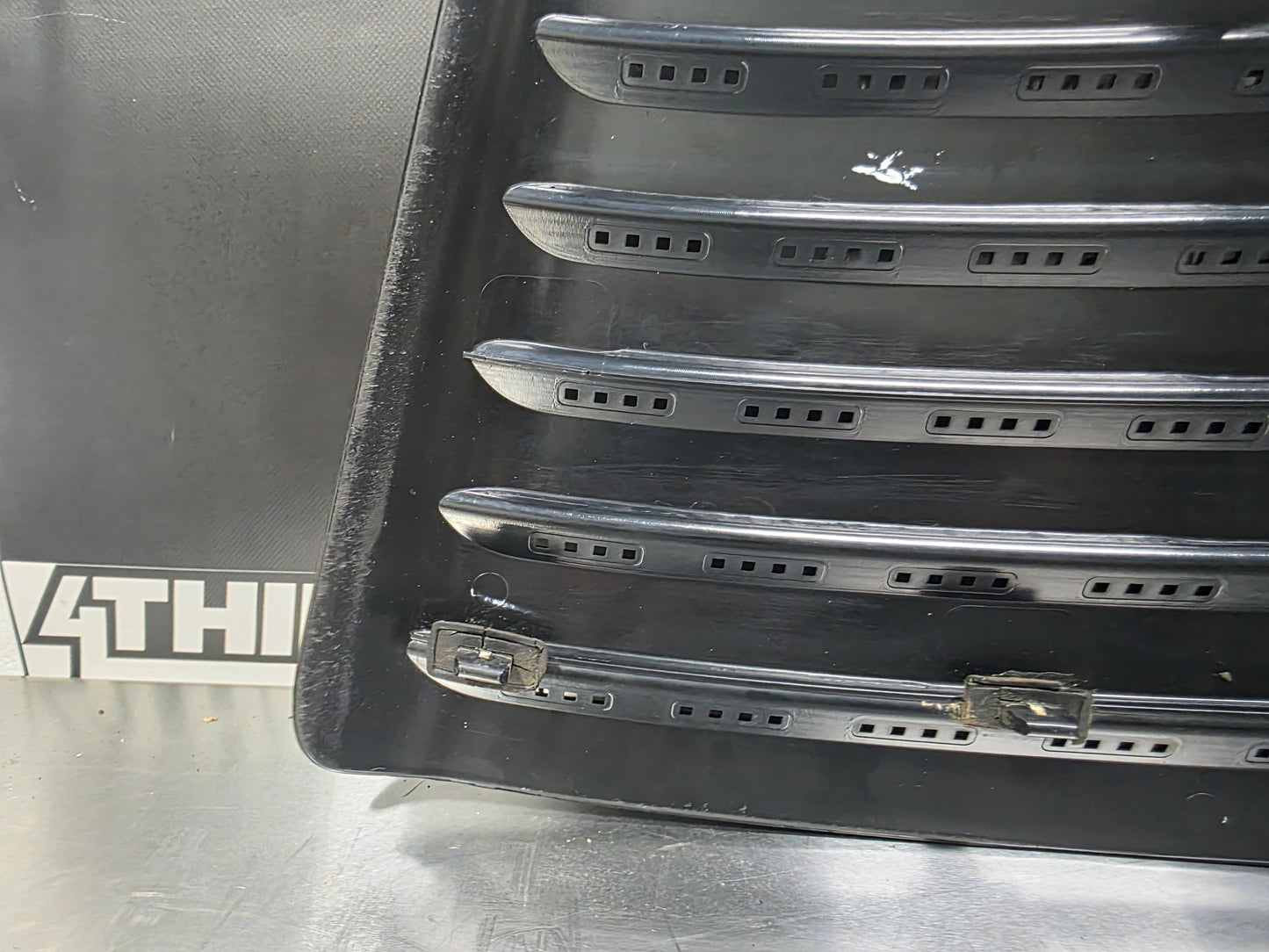 11-14 CHEVY SILVERADO 6.6L DURAMAX RH PASSENGER HOOD VENT 22753693 OEM #N786