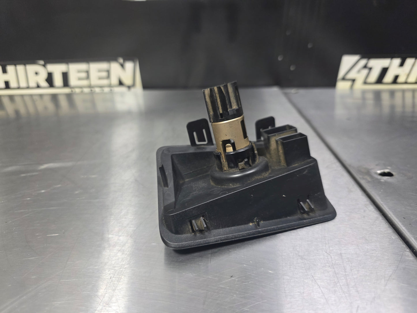 08-16 FORD F250/350 12 VOLT POWER OUTLET 9C34-25047A82-E OEM #N784